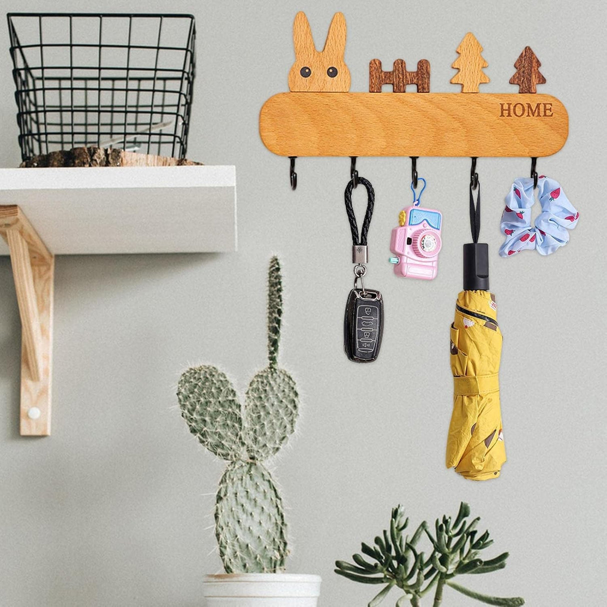 Suport pentru Chei, Vivimall, din Lemn, Aplicare fara Perforare, Adeziv Inclus, 5 Carlige Negre, Model Iepure, Greutate Suportata 5 kg, 13.5 x 22 cm, Maro - vivimall.ro