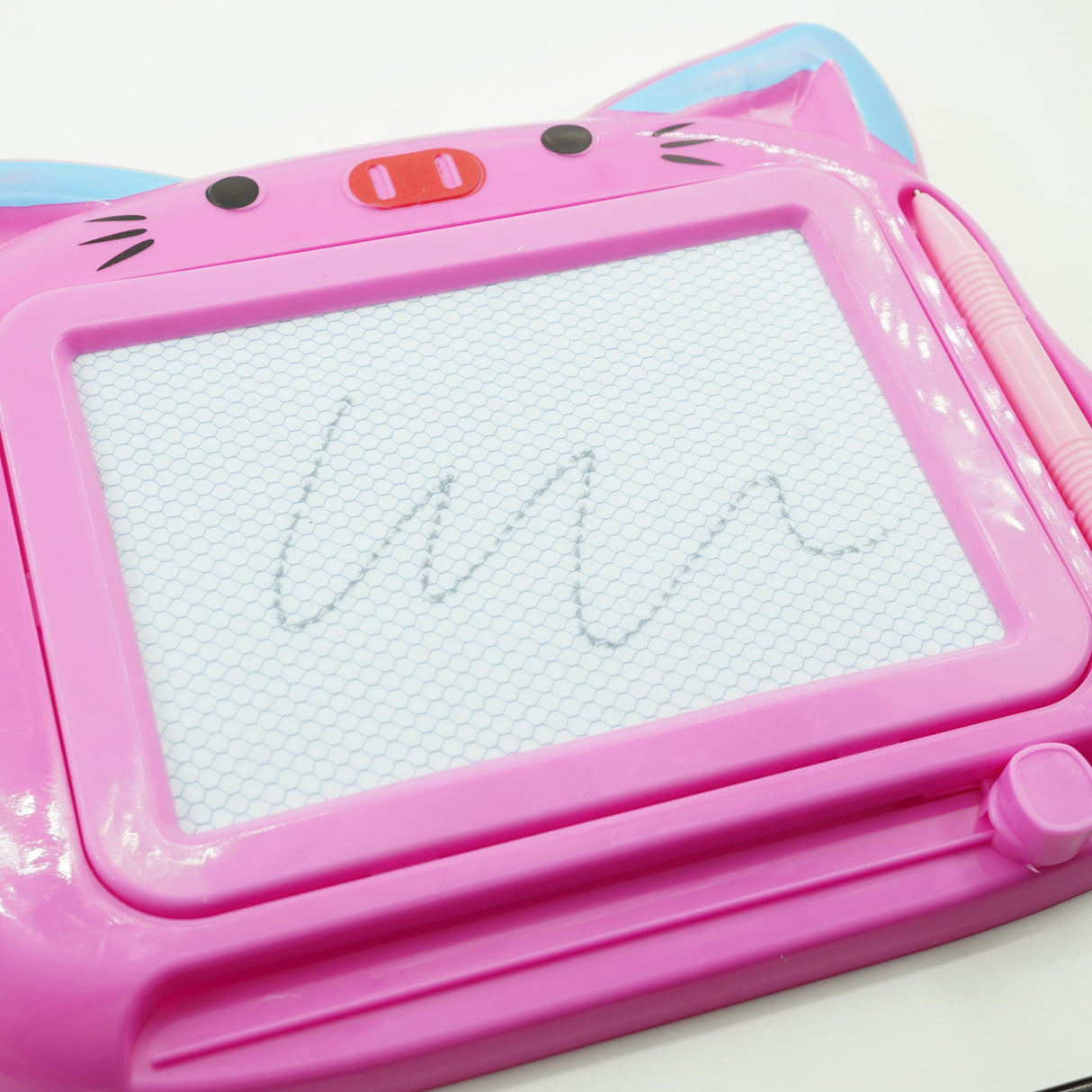 Tablita Magnetica de Scris si Desenat, Vivimall, Model Pisica, cu Creion, Dimensiuni 23.2x18.5 cm, Suprafata Desen 14.6x10.4 cm, Dezvolta Imaginatia si Creativitatea, Incurajeaza Exersarea Scrisului, Roz - vivimall.ro