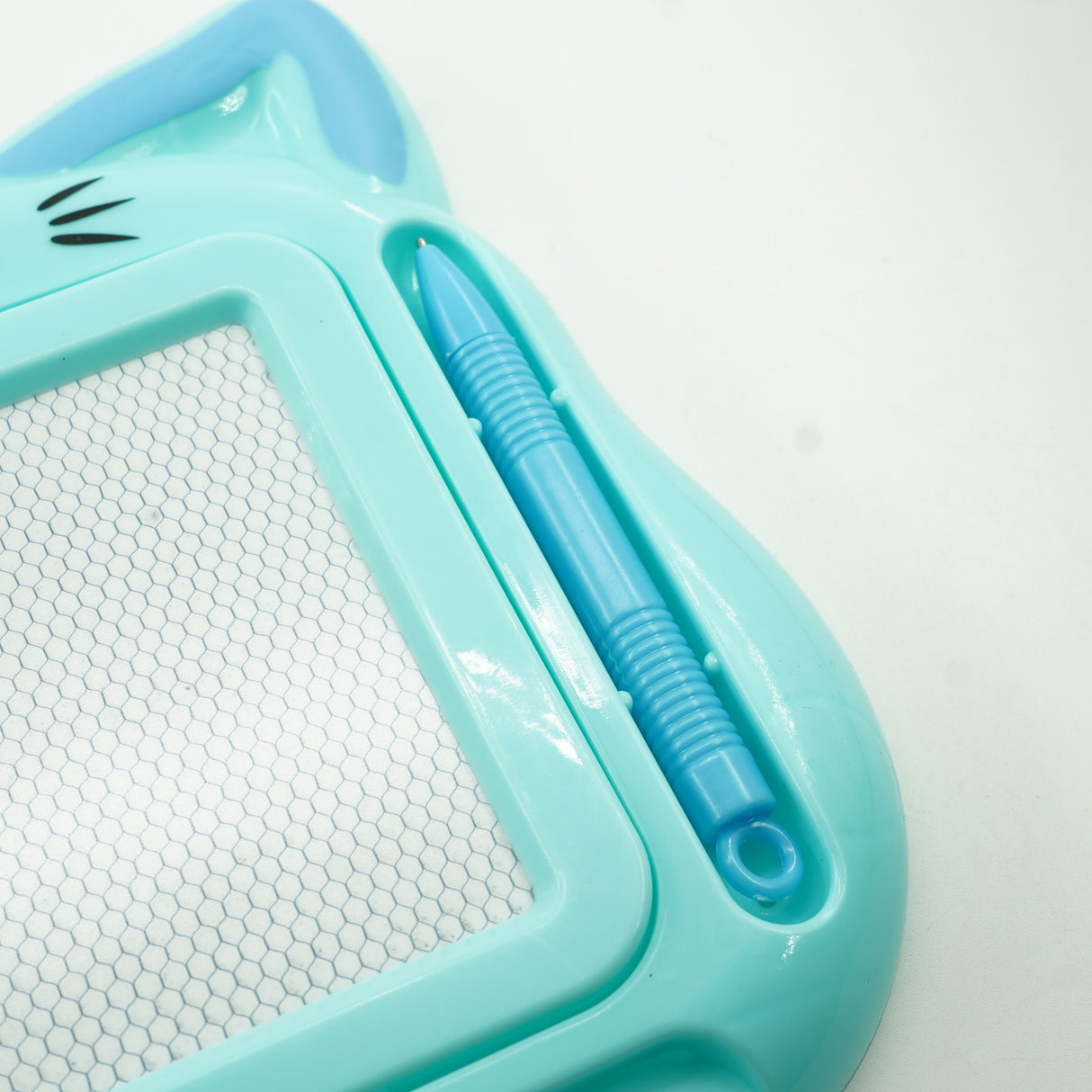 Tablita Magnetica de Scris si Desenat, Vivimall, Model Pisica, cu Creion, Dimensiuni 23.2x18.5 cm, Suprafata Desen 14.6x10.4 cm, Dezvolta Imaginatia si Creativitatea, Incurajeaza Exersarea Scrisului, Albastru, Resigilat - vivimall.ro