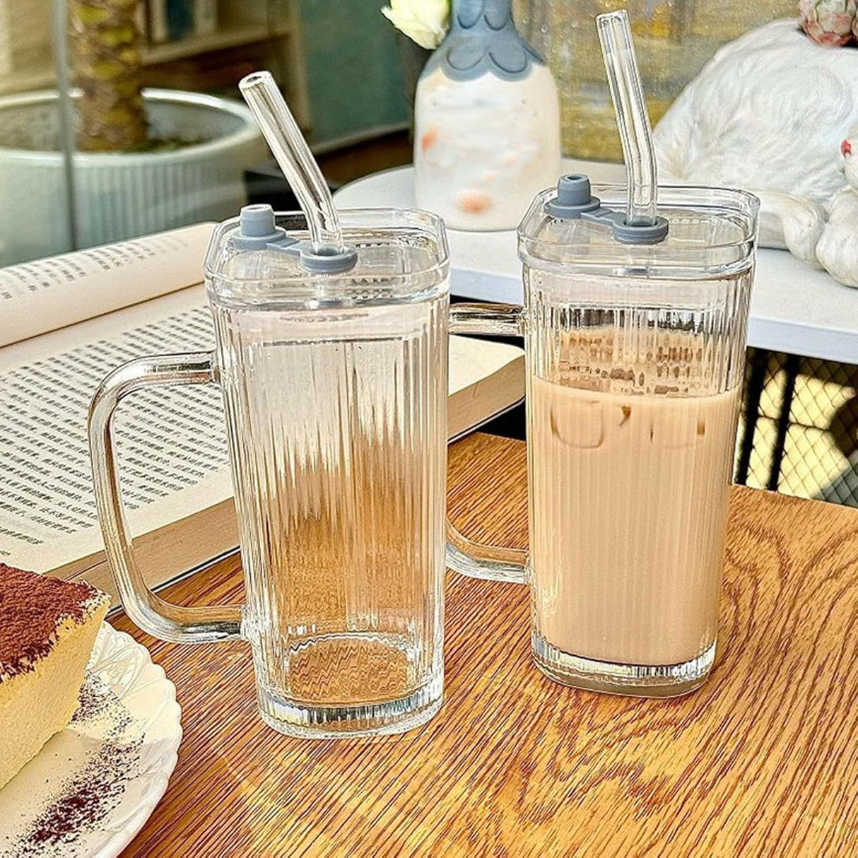 Pahar pentru Racoritoare, Vivimall, din Sticla, 330 ml, cu Pai si Maner, Model Clear Dungi Verticale, Transparent - vivimall.ro