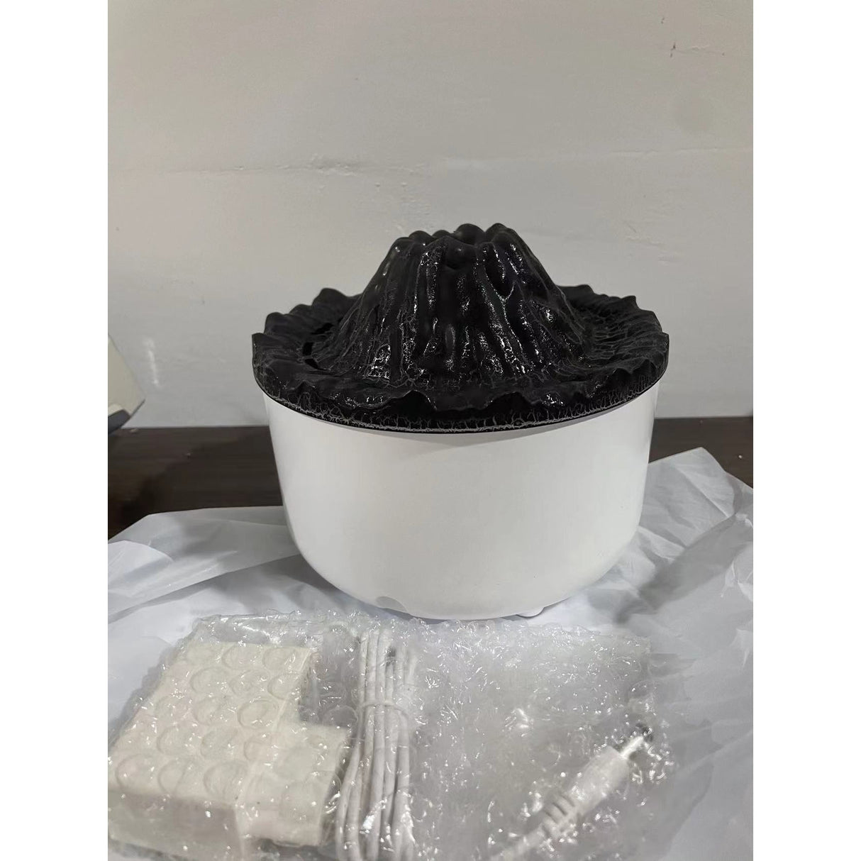 Umidificator de tip vulcan, Vivimall, cu aromaterapie, cu telecomanda, 560 ml, model V21B, alb, Resigilat - vivimall.ro