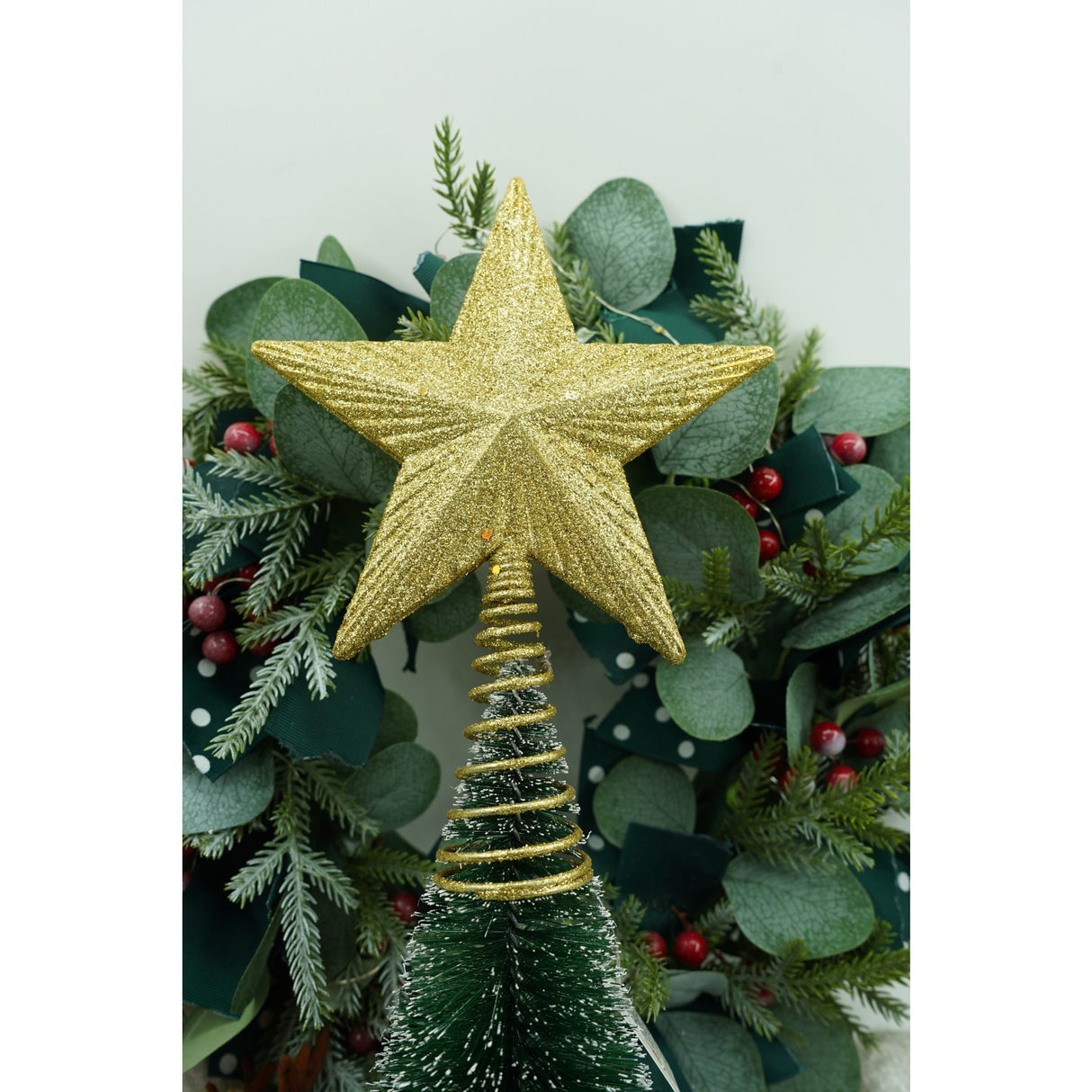 Varf decorativ de brad, Auriu, in forma de Stea, cu design in relief, din Plastic/Metal, 15.5 cm x 20.5 cm, Interior/Exterior, Vivimall - vivimall.ro