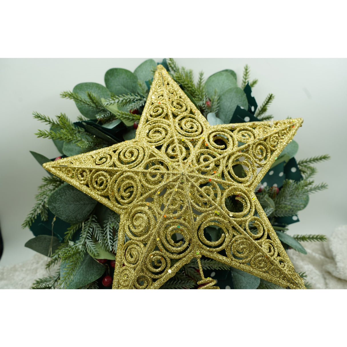 Varf decorativ de brad, Auriu, in forma de Stea, design spiralat, din Plastic/Metal, 29 cm x 38 cm, Interior/Exterior, Vivimall - vivimall.ro