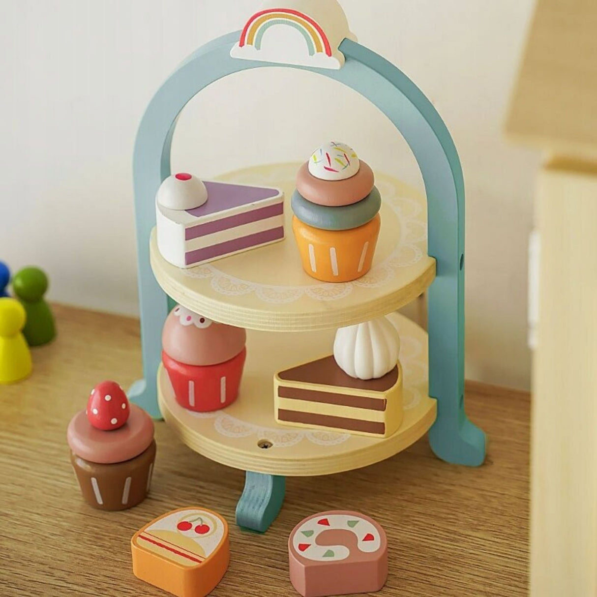 Mâner curcubeu jucărie lemn Flippy Royal Afternoon Tea, detaliu design decorativ și funcțional
