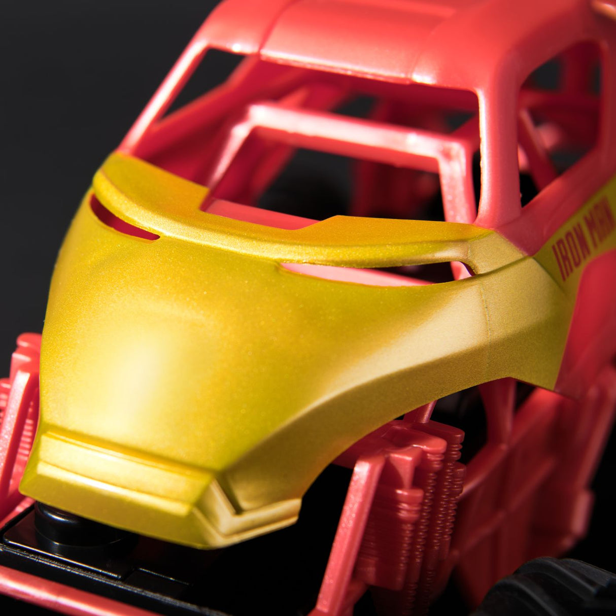 MONSTER JAM MARVEL CAMION GIGANT CU TELECOMANDA  IRON MAN SCARA 1 LA 24