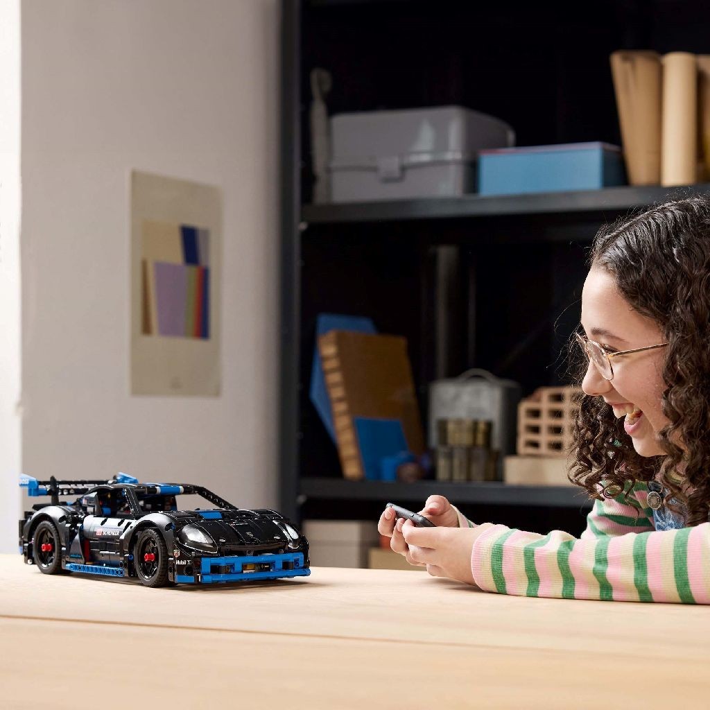 LEGO TECHNIC MASINA DE CURSE PORSCHE GT4 E-PERFORMANCE 42176