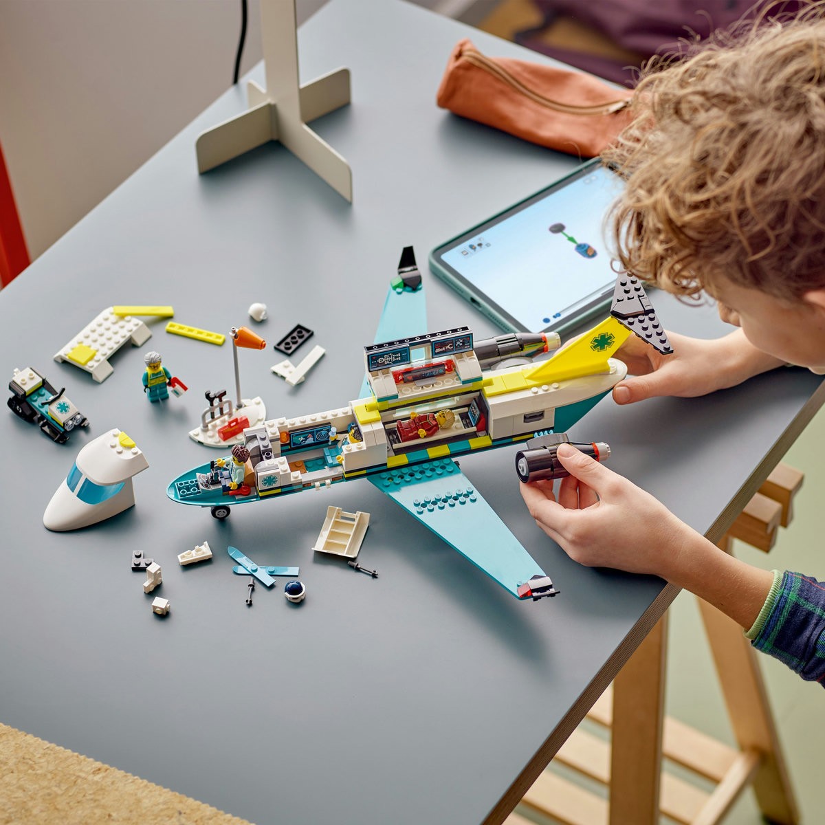 LEGO CITY AVION AMBULANTA PENTRU URGENTE 60465