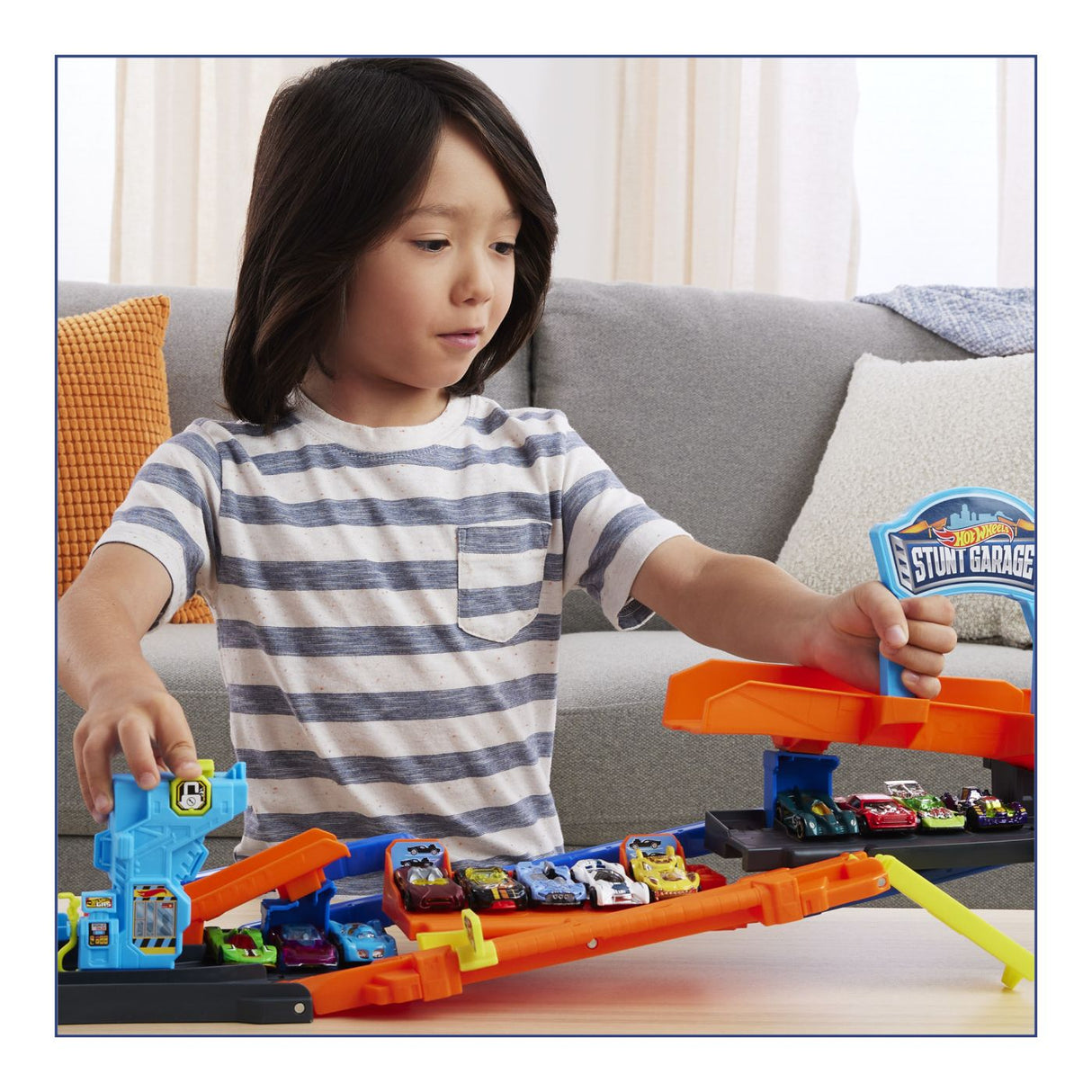 HOT WHEELS CITY TRANSFORMAREA GARAJULUI DE CASCADORII CU MASINUTA INCLUSA