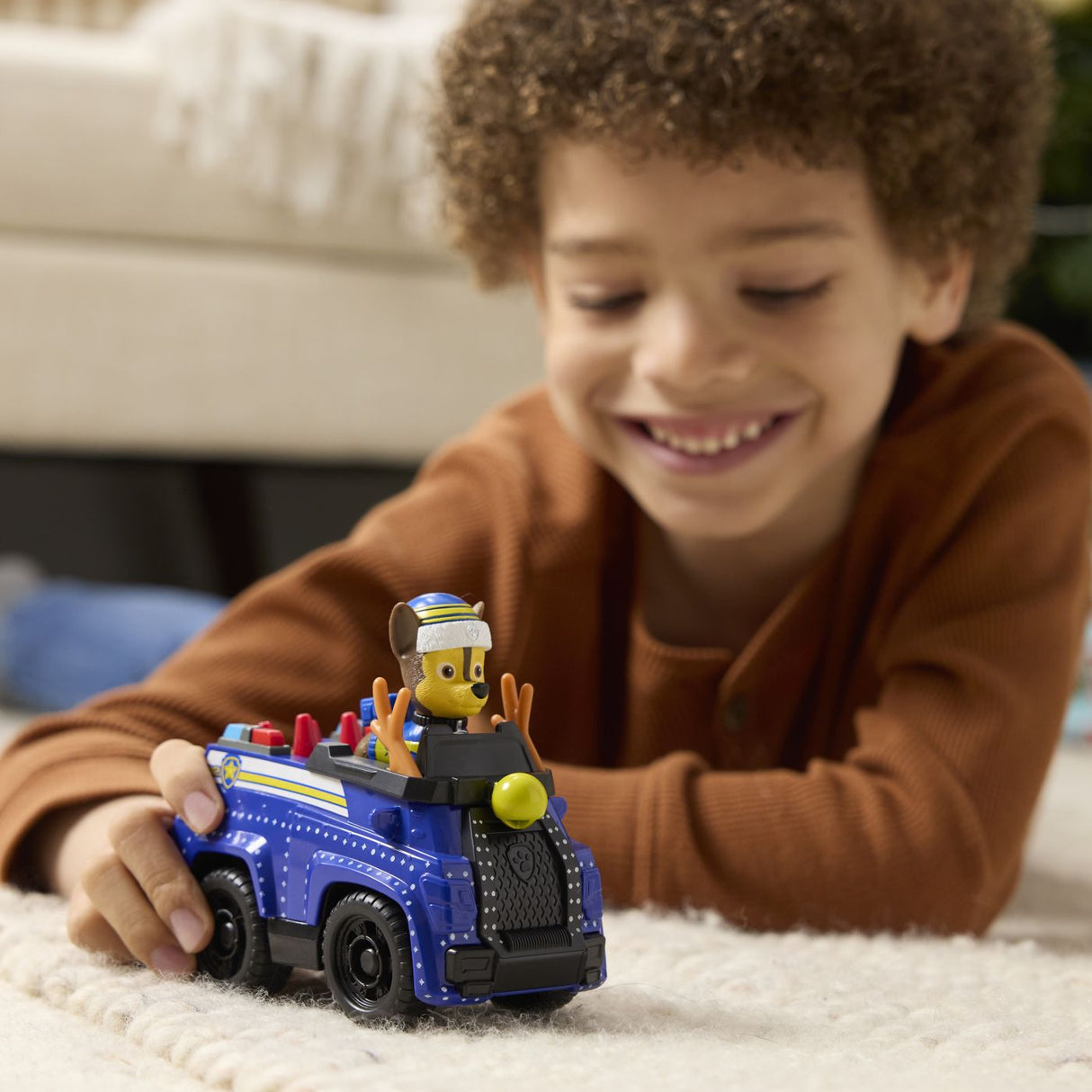 PATRULA CATELUSILOR VEHICUL SI FIGURINA CHASE CU ACCESORII DE CRACIUN