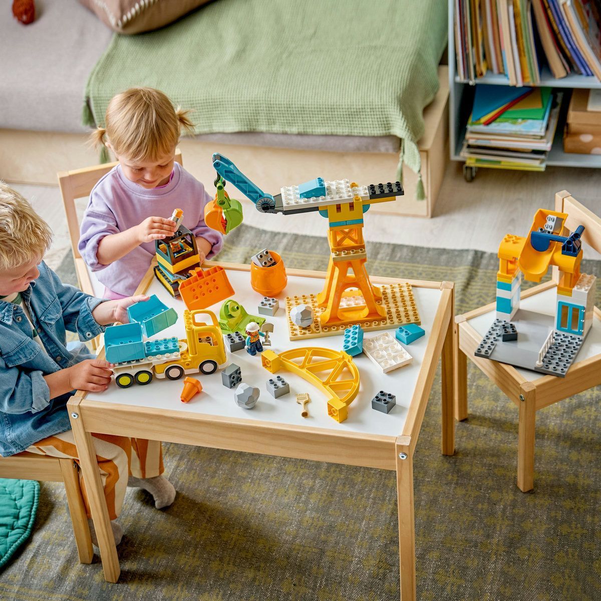 LEGO DUPLO SANTIER SI VEHICULE DE CONSTRUCTII 3 IN 1 10476