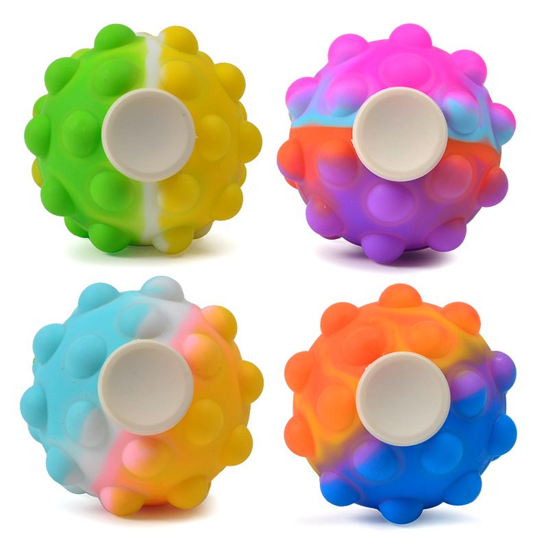 Fidget Spinner Pop It 3D Flippy roz în palmă, comparație dimensiune, jucărie portabilă
