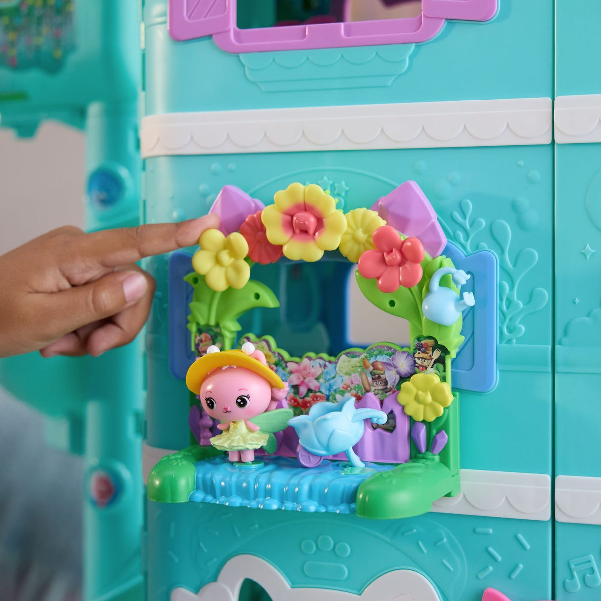 GABBYS DOLLHOUSE FILMUL SET BALCONUL GRADINA SI FIGURINA ZANA REGINA KITTY CU  ACCESORII