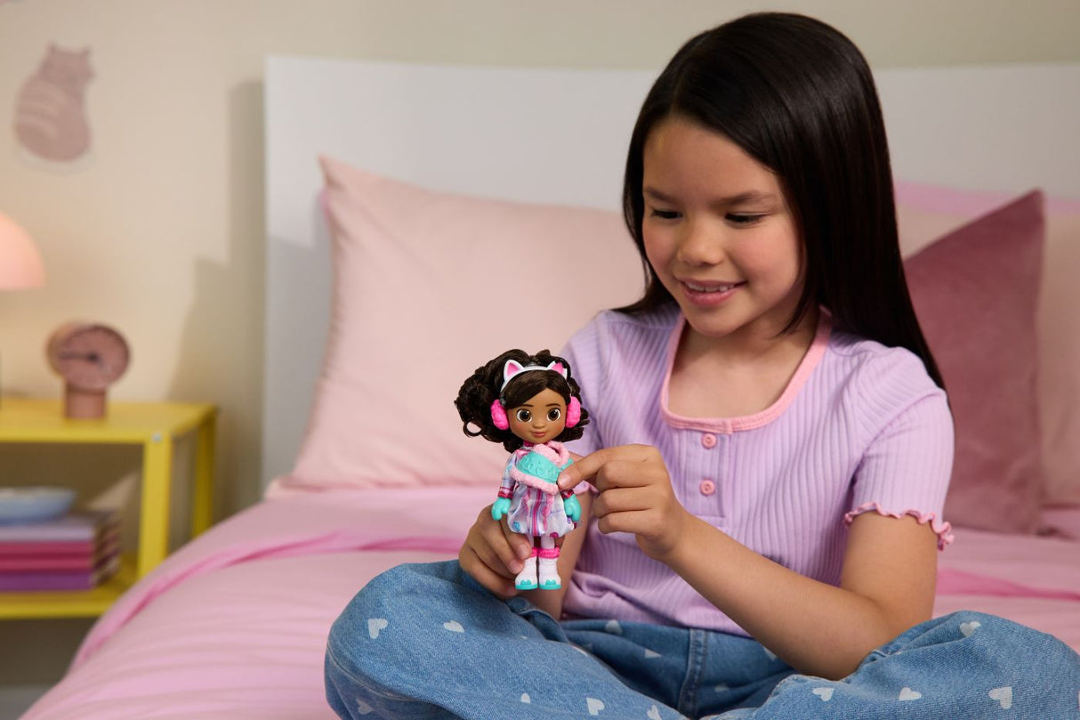 GABBYS DOLLHOUSE FILMUL PAPUSA TINUTA DE IARNA CU ACCESORII