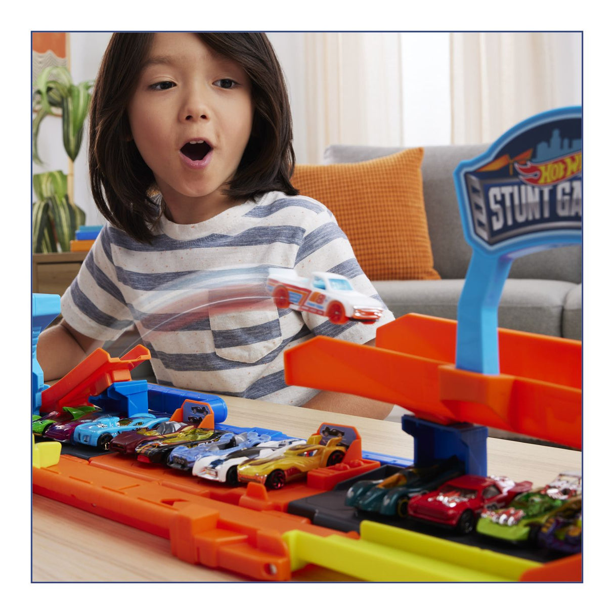 HOT WHEELS CITY TRANSFORMAREA GARAJULUI DE CASCADORII CU MASINUTA INCLUSA
