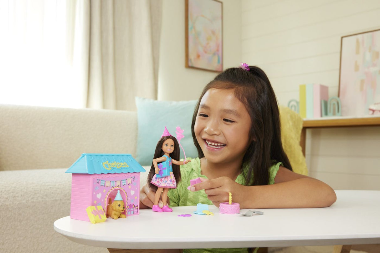 BARBIE FAMILY AND FRIENDS SET CLUBUL LUI CHELSEA ZI DE NASTERE