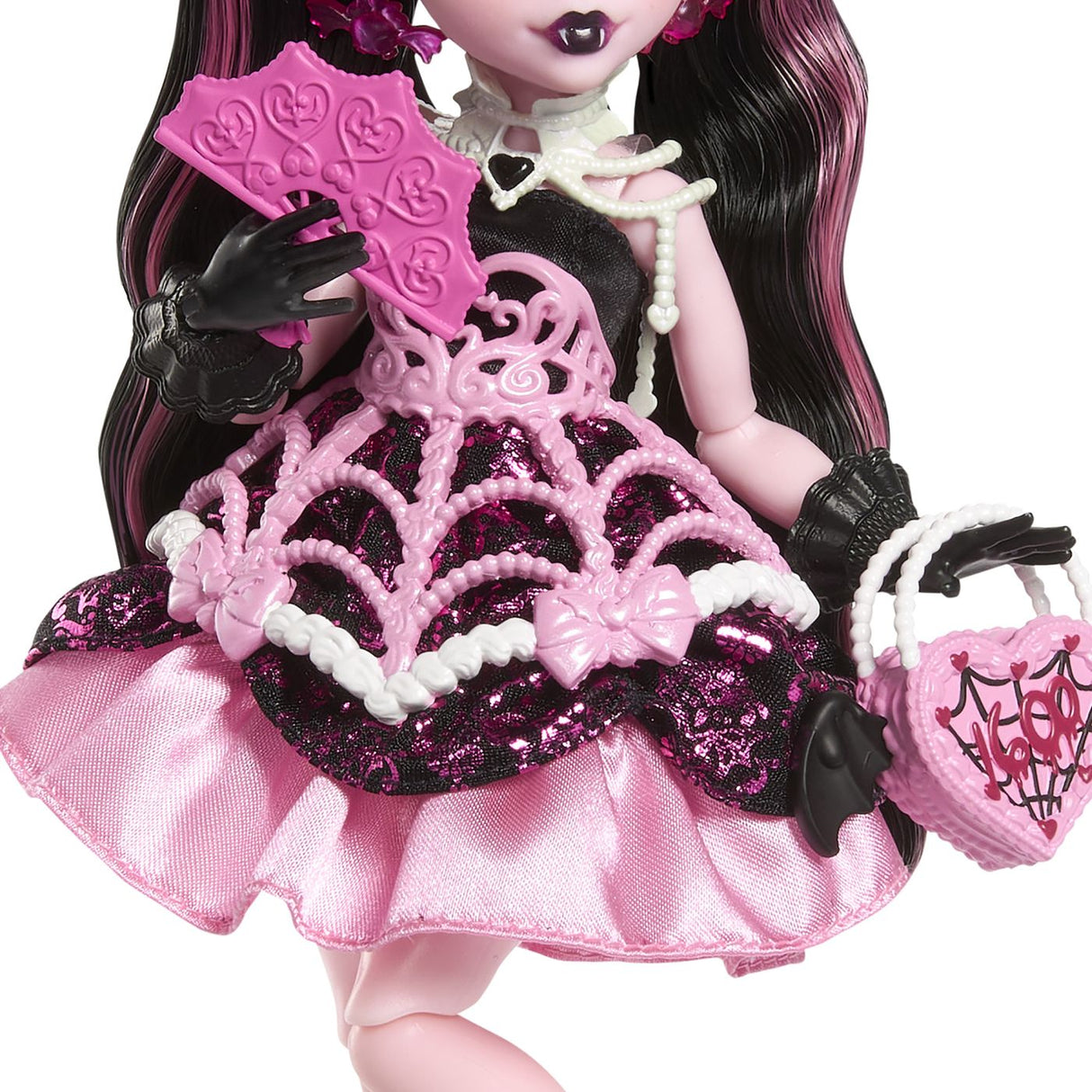 MONSTER HIGH ZIUA DE NASTERE DULCE SI INFRICOSATOARE PAPUSA DRACULAURA CU ACCESORII