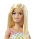 BARBIE PAPUSA BARBIE BLONDA IN SCAUN CU ROTILE