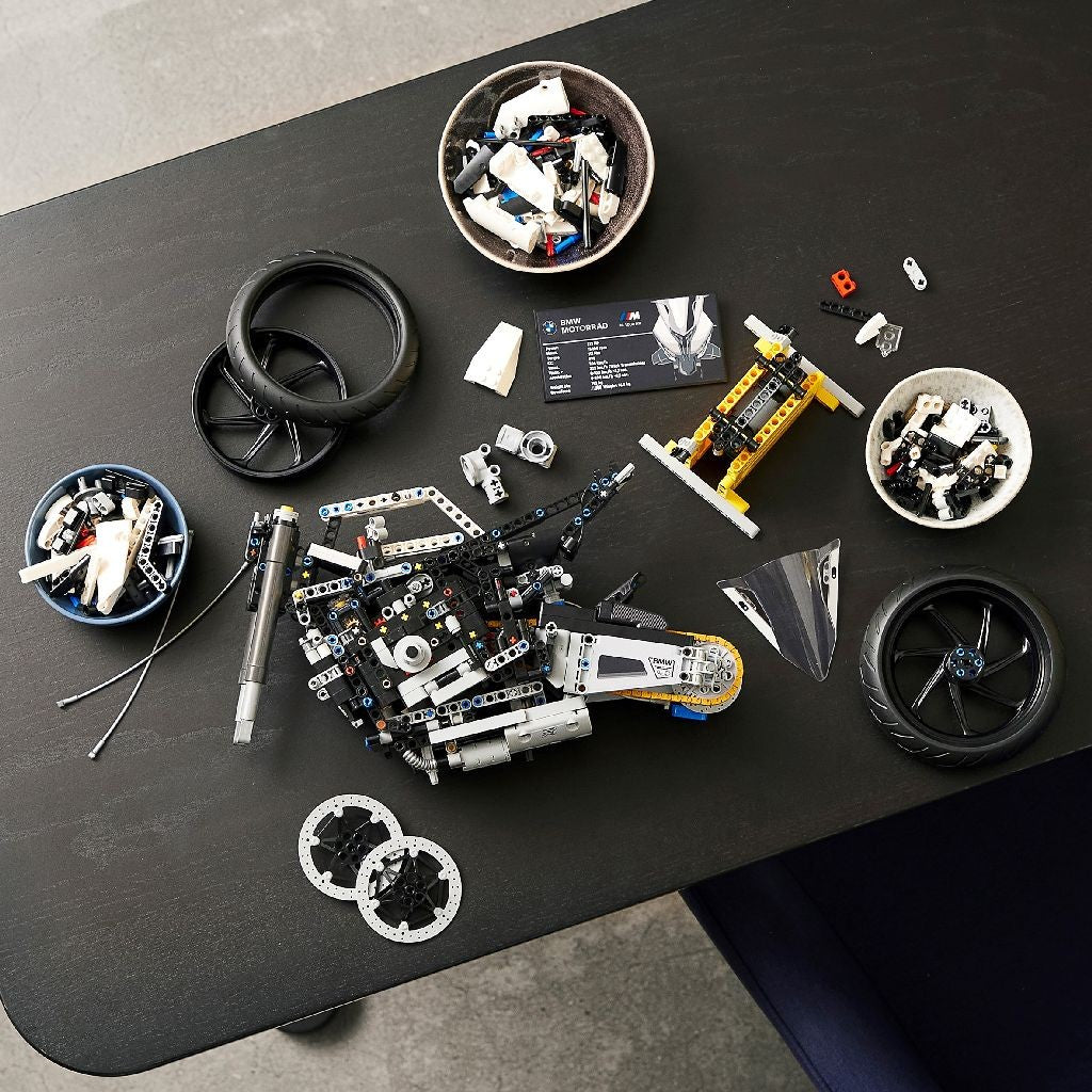 LEGO TECHNIC BMW M 1000 RR 42130