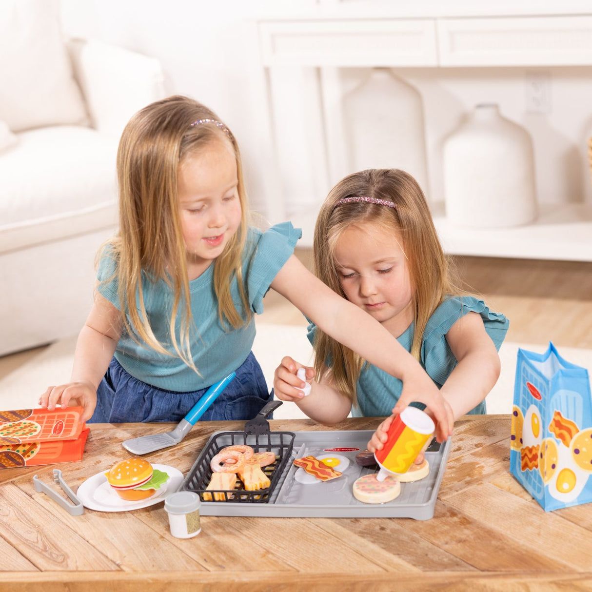 MELISSA AND DOUG SET DE JOACA GRATAR CU SCHIMBAREA CULORII WATER WOW