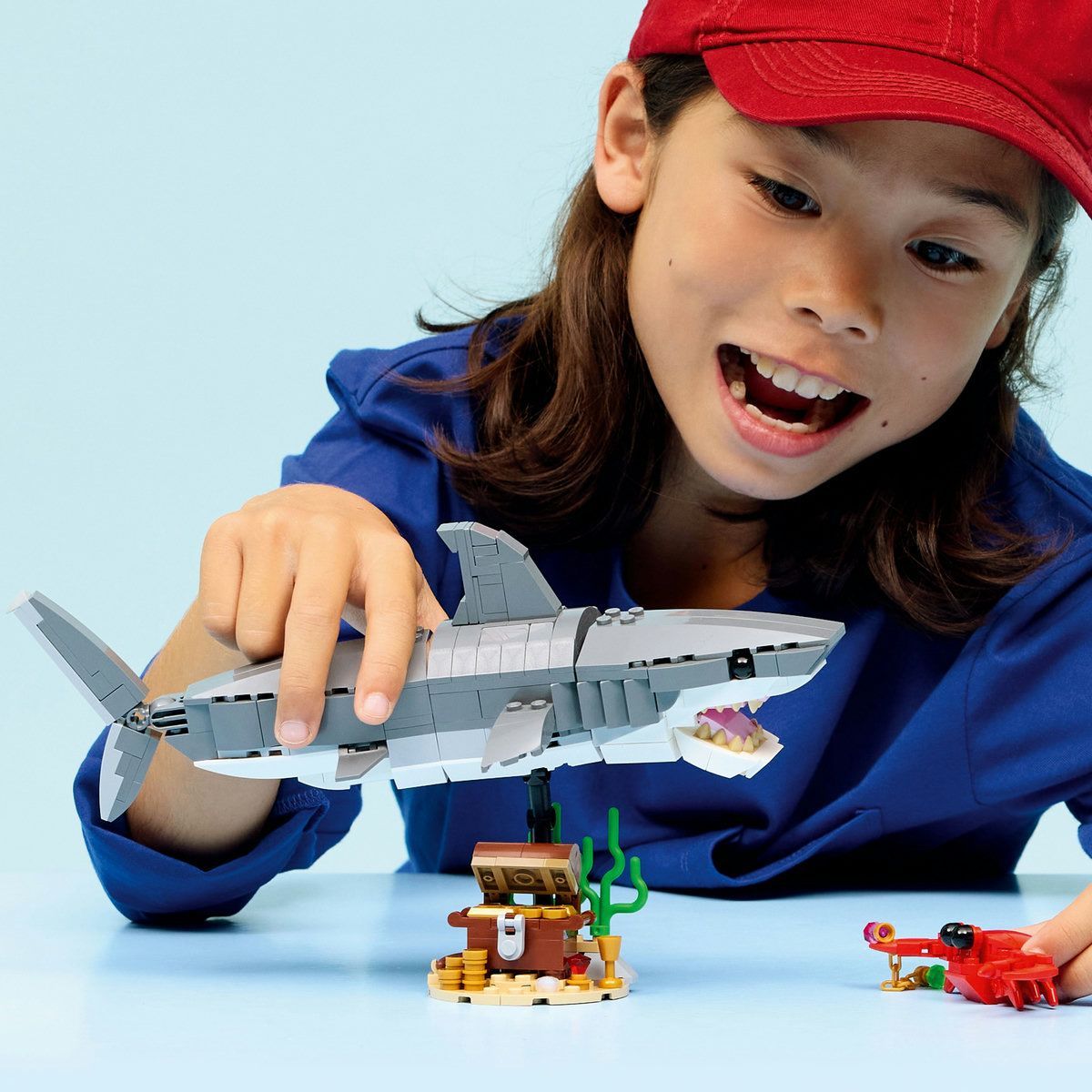 LEGO CREATOR RECHIN FEROCE CU UN CUFAR DE COMORI 31381