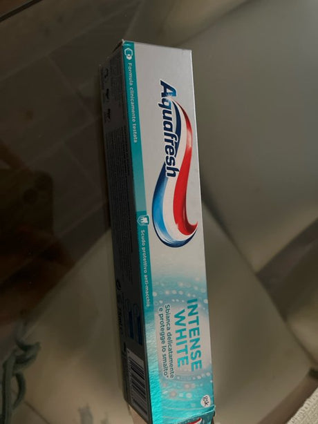 Pasta de dinți Aquafresh Intense White - 75 ml - Albire intensă