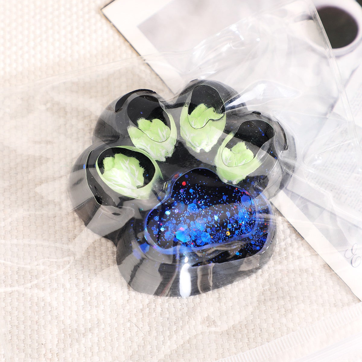 Jucarie Antistres Squishy, Vivimall, cu Revenire Lenta, Squeeze Pinch Family, Model Cat Paw, 6.5 x 6 cm, din Tpr, 4-6 Ani, Model 4 Legume, Negru cu Insertii - vivimall.ro