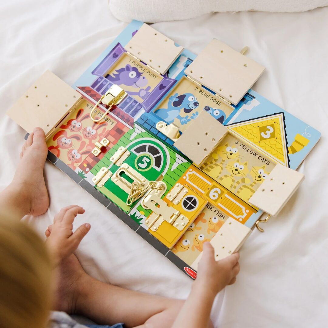 MELISSA AND DOUG SET DE INVATARE PLACA CU ZAVOARE DIN LEMN
