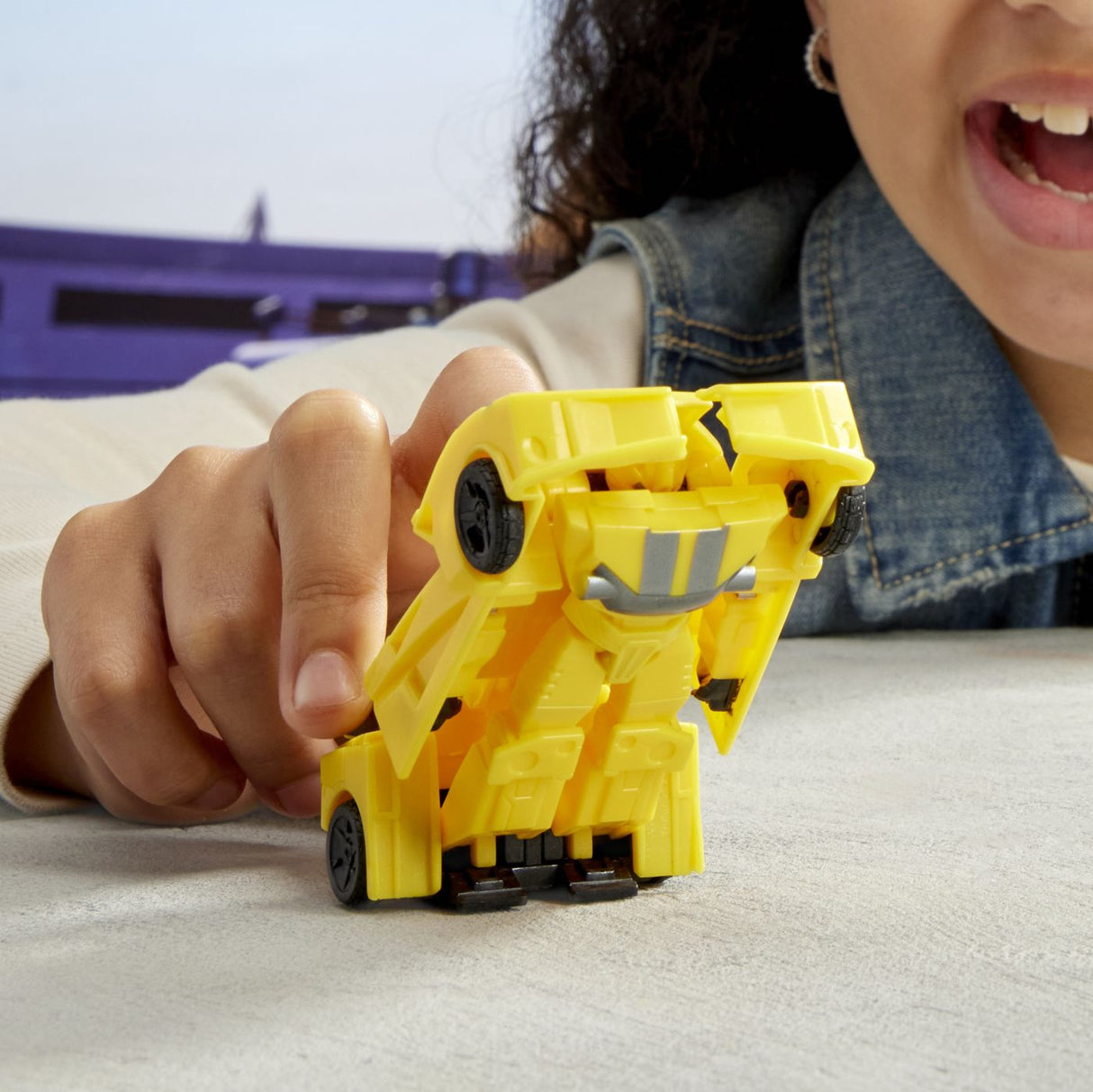 TRANSFORMERS EARTHSPARK FIGURINA BUMBLEBEE 1 STEP SMASH TO CHANGE