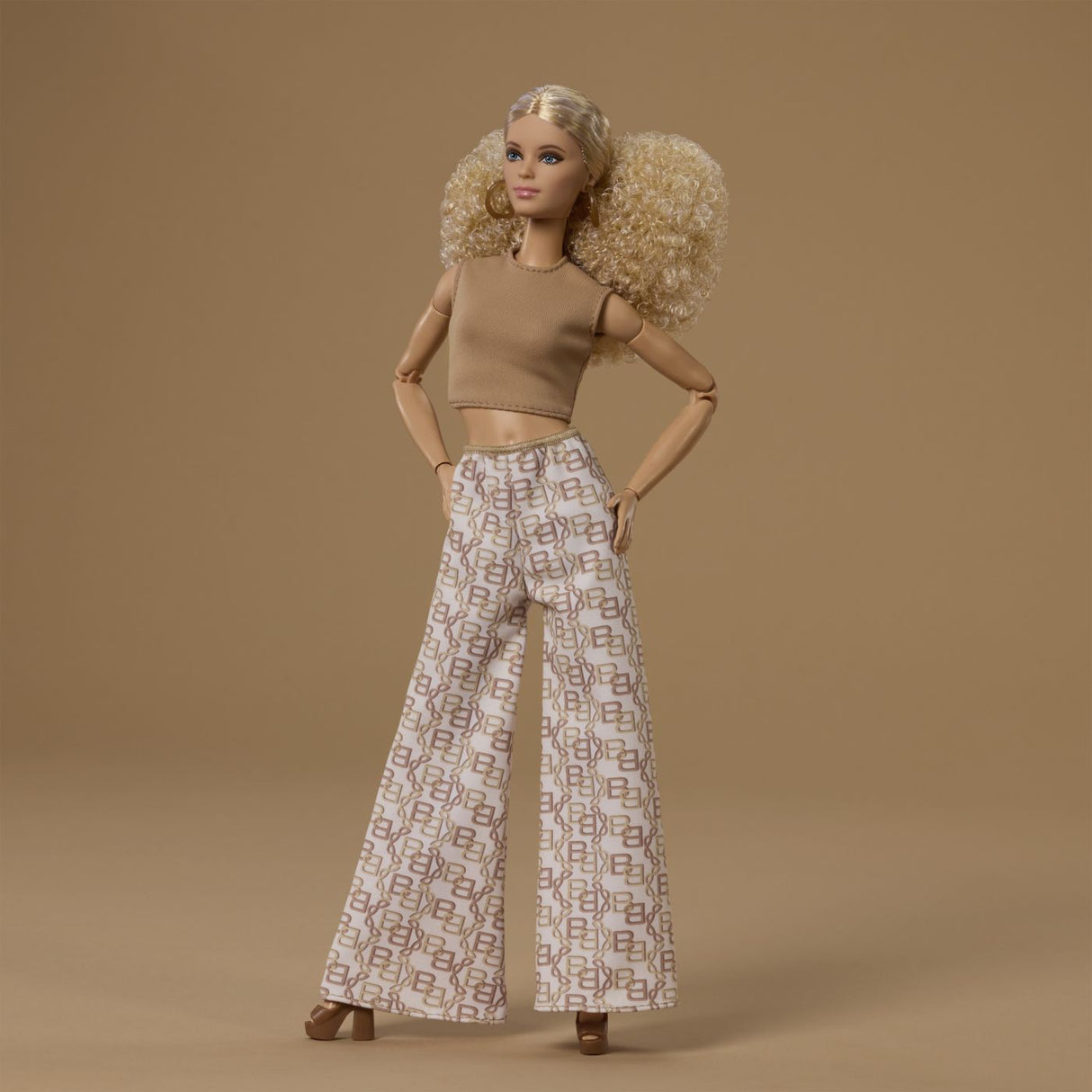 BARBIE SIGNATURE PAPUSA BARBIE BASIC MODEL 07 BLONDA