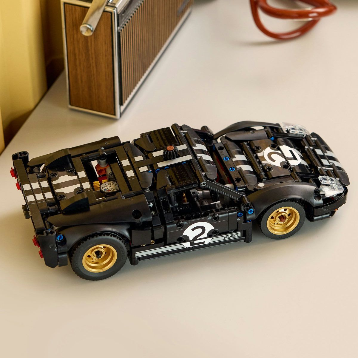 LEGO TECHNIC MASINA DE CURSE 1966 FORD GT40 MKII 42223