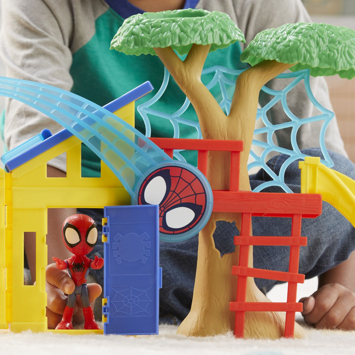 SPIDEY SI PRIETENII EXTRAORDINARI SCENA DE JOACA LOCUL DE JOACA LUI SPIDEY SI FIGURINA SPIDEY 10CM