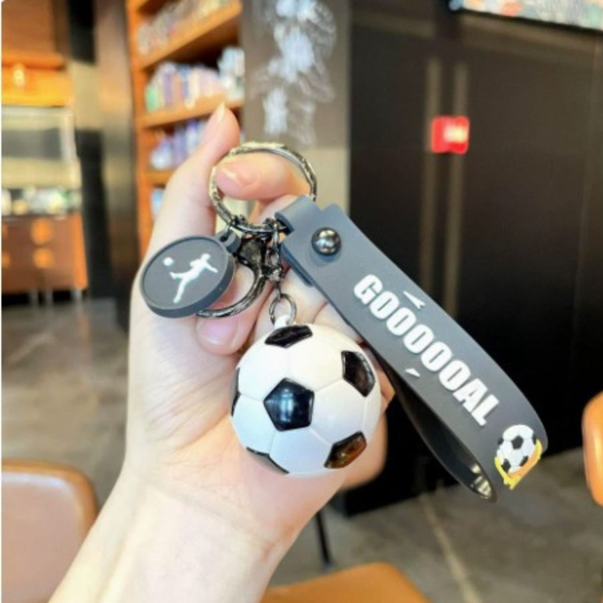 Breloc chei Flippy minge fotbal Cupa Mondială, design alb/negru, detaliu acril, potrivit rucsac sau chei