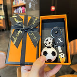 Breloc fotbal Flippy alb-negru din acril, detaliu pandantiv minge Cupa Mondială, 50 g