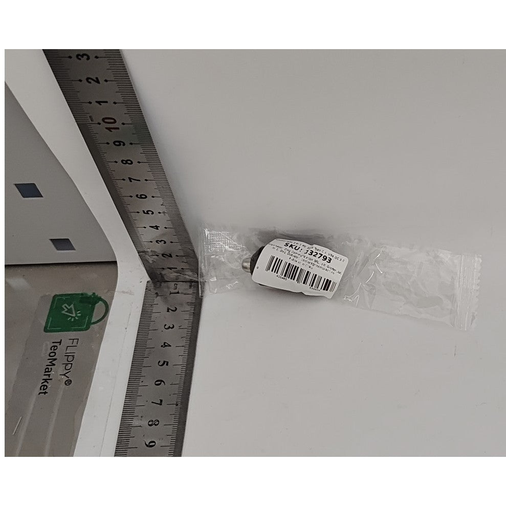 Dimensiuni încărcător auto Vivimall 4x2x2 cm, comparație cu monedă pentru referință