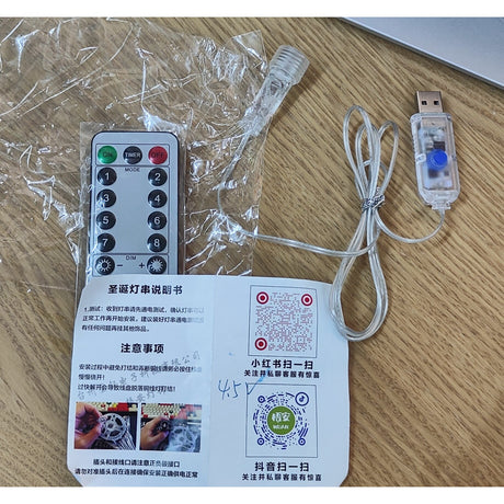 Adaptor USB cu telecomandă pentru instalații LED Crăciun, 8 jocuri de lumini, tensiune 4.5V, vedere frontală