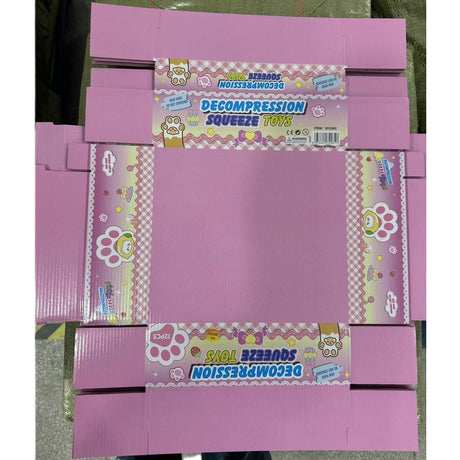 Detaliu cutie carton roz Vivimall pentru jucării squishy, capac și dimensiuni vizibile