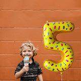 Balon din Folie Metalizata Vivimall, Figurina Cifra, Imprimeu Gogosi, Tema Aniversare 100 cm, Ambalaj Individual, Pai inclus, Umflare cu Aer sau Heliu, Multicolor, Cifra 5 - vivimall.ro