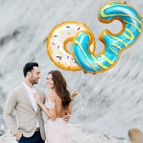 Balon din Folie Metalizata Vivimall, Figurina Cifra, Imprimeu Gogosi, Tema Aniversare 100 cm, Ambalaj Individual, Pai inclus, Umflare cu Aer sau Heliu, Multicolor, Cifra 3 - vivimall.ro