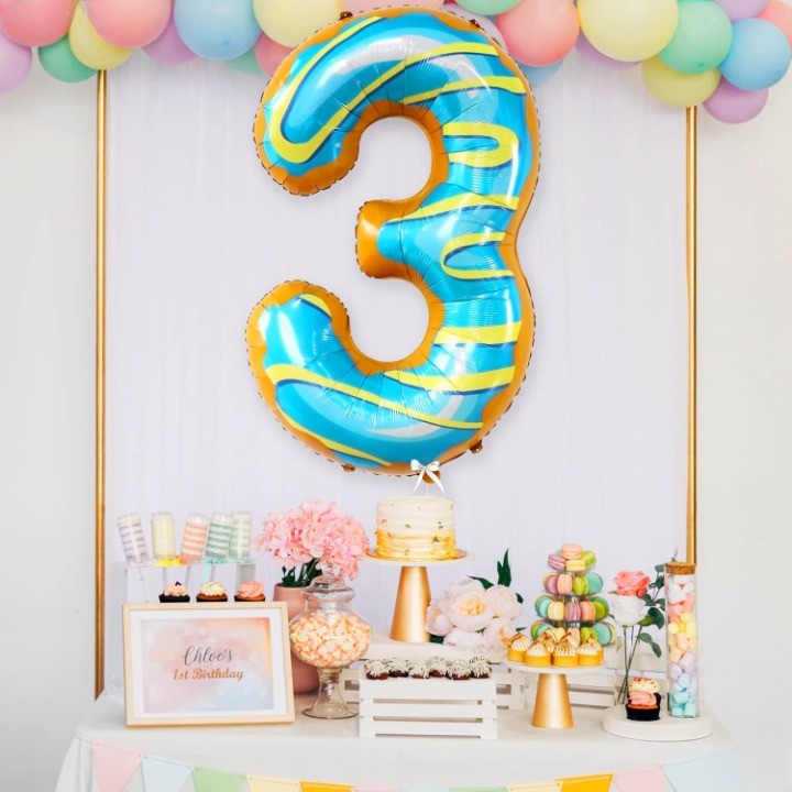 Balon din Folie Metalizata Vivimall, Figurina Cifra, Imprimeu Gogosi, Tema Aniversare 100 cm, Ambalaj Individual, Pai inclus, Umflare cu Aer sau Heliu, Multicolor, Cifra 3 - vivimall.ro