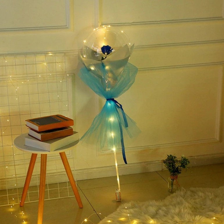 Rózsa LED fényű lufiban, csokor alakú, 35 cm átmérőjű
