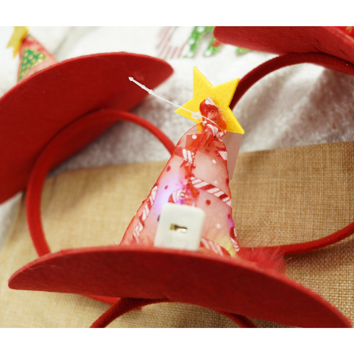 Bentita/cerc tip palarie de Craciun, culoare rosie cu led, marime standard, Flippy - vivimall.ro