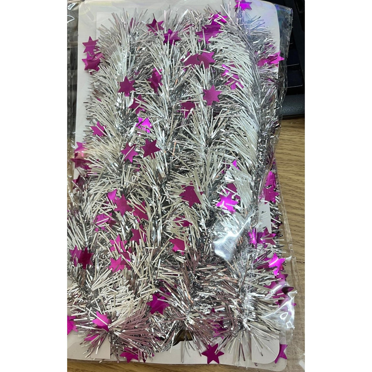 Beteala de Craciun cu LED, Vivimall, 2 m, 5 cm Grosime, din PVC, Model cu Stelute, Artificiala, Mov/Argintiu - vivimall.ro