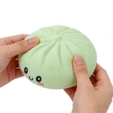 Coșuleț steamer bambus inclus cu jucăria Squishy Gigant Flippy Gălușcă verde, vedere de sus