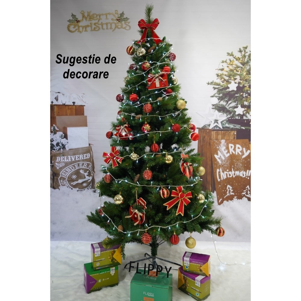 Műfenyő, fenyőtobozokkal díszítve, beltérre és kültérre, magasság 210 cm, átmérő 114 cm, 1057 ág, fém talppal