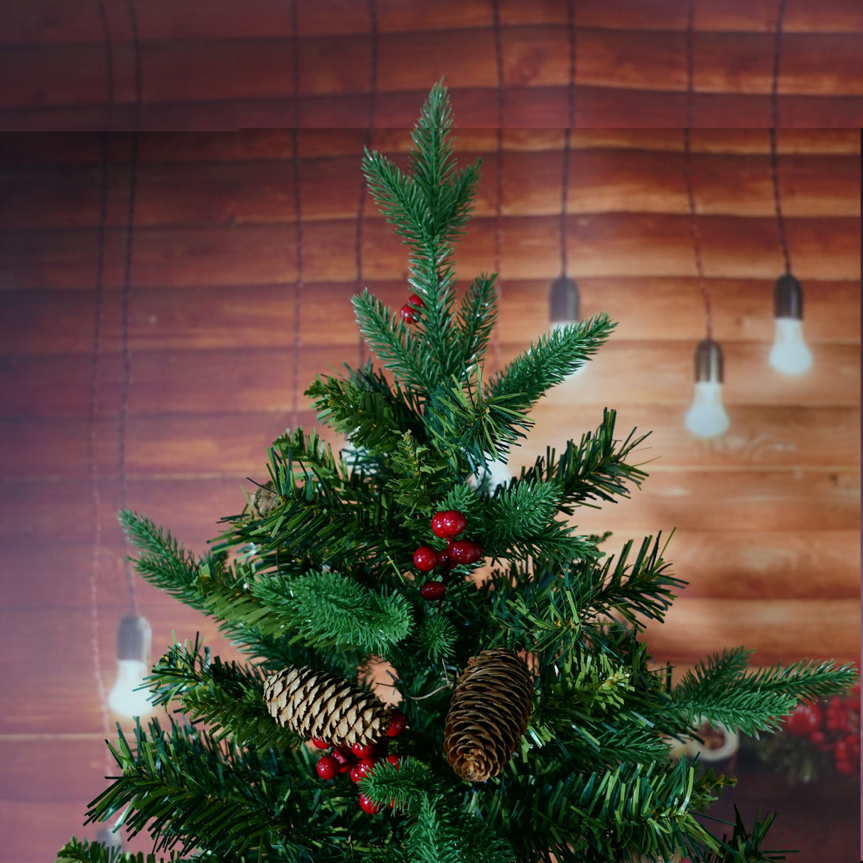 Prémium minőségű, gazdag műfenyő, 2,10 m magas, fém talppal, díszített, beltéri/kültéri, 1172 ág