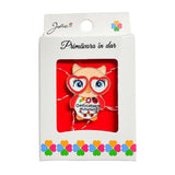 Mărțișor broșă Jolie model bufnița educatoare, metal multicolor 5x3 cm, vedere frontală cu cutie cadou