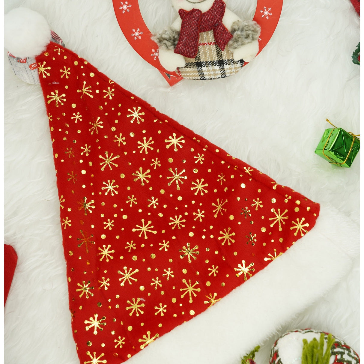 Mikulás sapka, hópehely díszítéssel, piros, univerzális méret, textil anyag