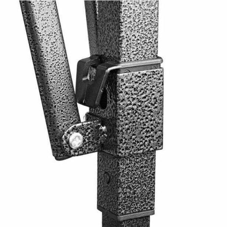 Cadru metalic pavilion pliabil negru, structură tip armonică desfășurată, detaliu grinzi acoperiș groase