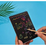 Caiet Cu Fise Razuibile Diy Magic Scratch, 12 File, Curcubeu, Creion Din Lemn, Cartonase Negre, Verde Deschis, 14.2 X 9.8 Cm - vivimall.ro