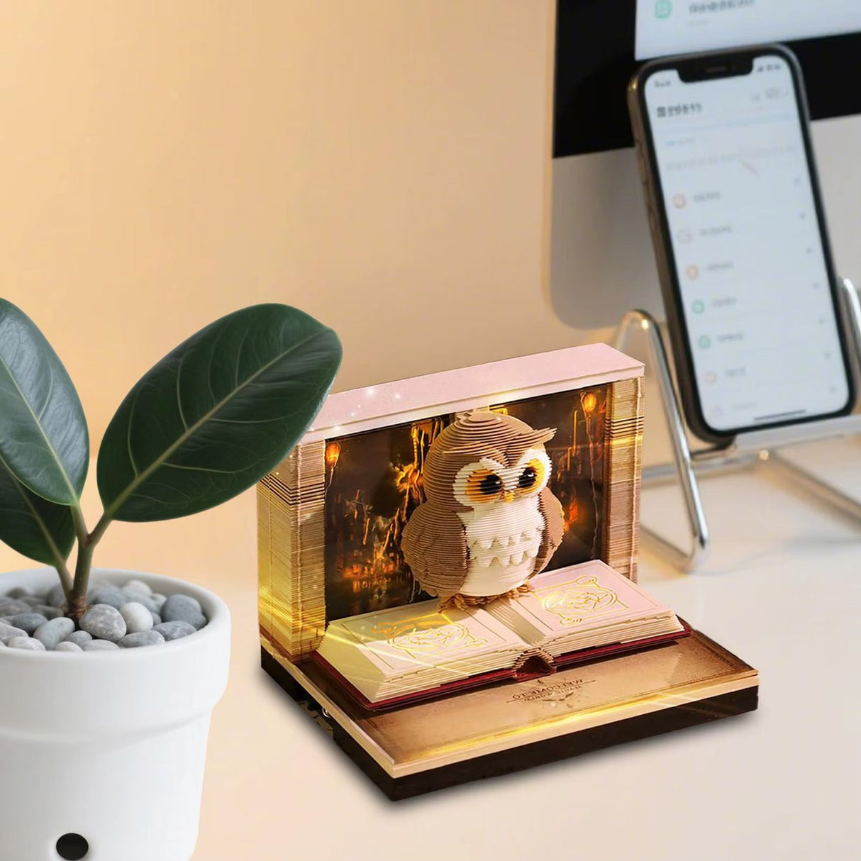 Calendar sculptură 3D 2026 cu LED, model bufniță maro Magic World, vedere de sus